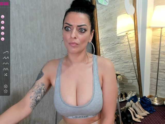Фотографії ElisaBaxter Hot MILF!!Ready for some fun ? @lush ! ! Make me WET with your TIPS !#brunette #milf #bigtits #bigass #squirt #cumshow #mommy @lovense #mommy #teen #greeneyes #DP #mom