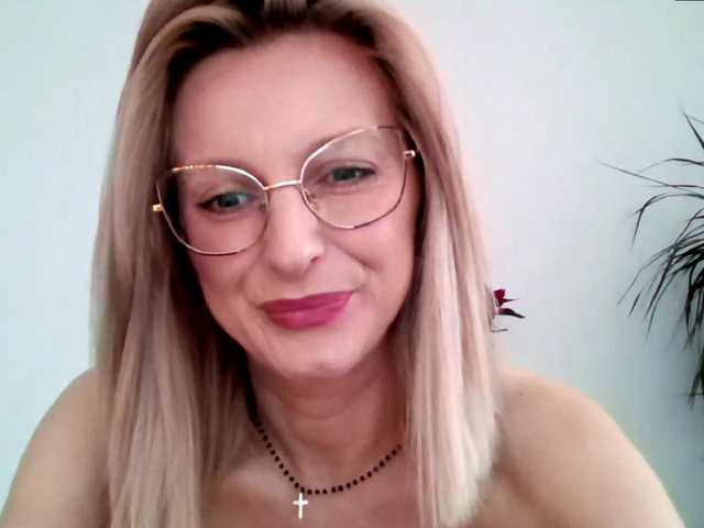 Фотографії RachellaFox Sexy blondie - glasses - dildo shows - great natural body,) For 500 i show you my naked body @remain
