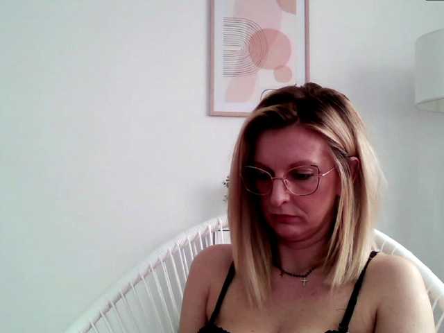 Фотографії RachellaFox Sexy blondie - glasses - dildo shows - great natural body,) For 500 i show you my naked body @remain