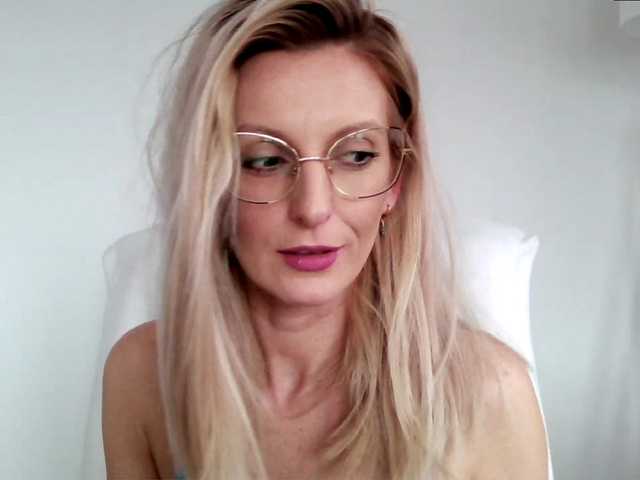 Фотографії RachellaFox Sexy blondie - glasses - dildo shows - great natural body,) For 500 i show you my naked body [none]