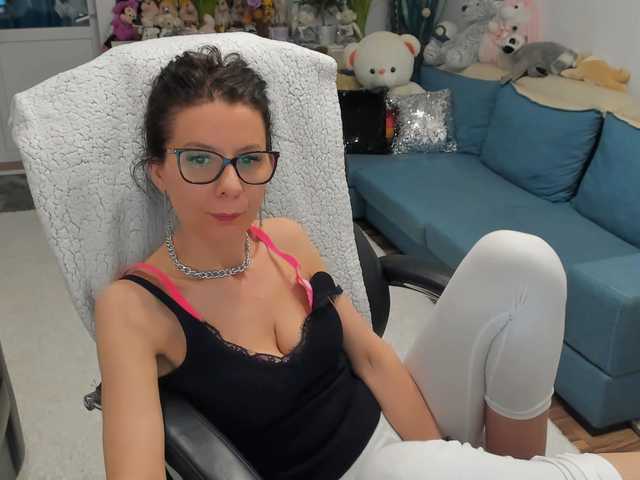 Фотографії SalomeJade Welcome to my room#pvt#lovense#ohmibod#it makes me smile and wet:)).any tips is ***you!!!